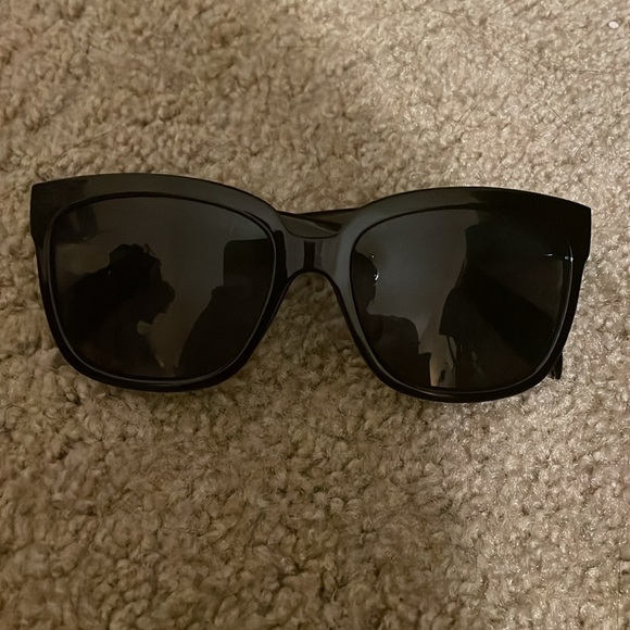 Accessories - Black Sunglasses